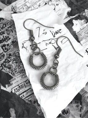 5 For $25💫Alternative Gunmetal Coiled Spring Dangles Earrings
